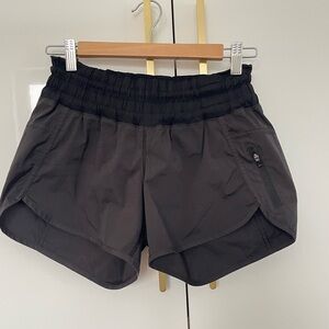 Lululemon Tracker Short sz 4